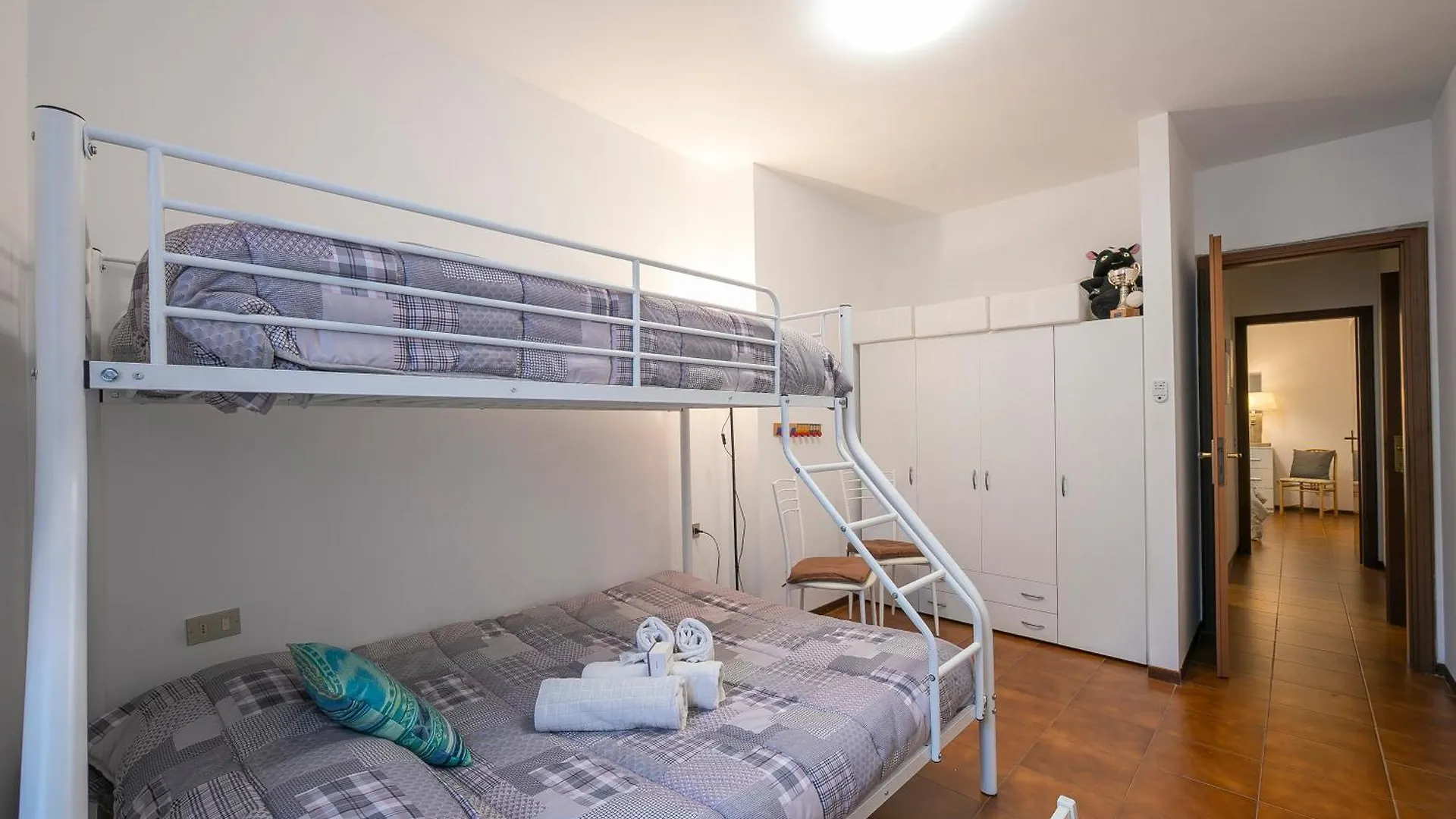 סאלו Alma - 100M Near Lake - Happy Rentals