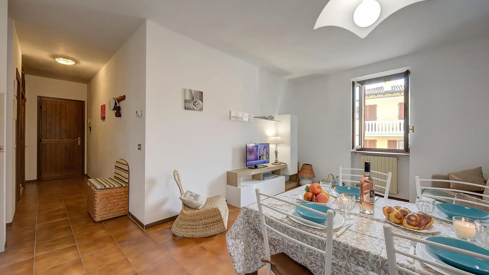 סאלו Alma - 100M Near Lake - Happy Rentals